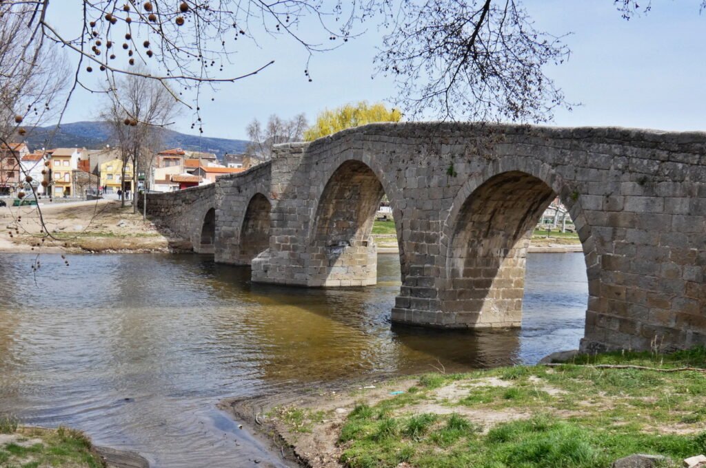 Merienda en El Puente Románico